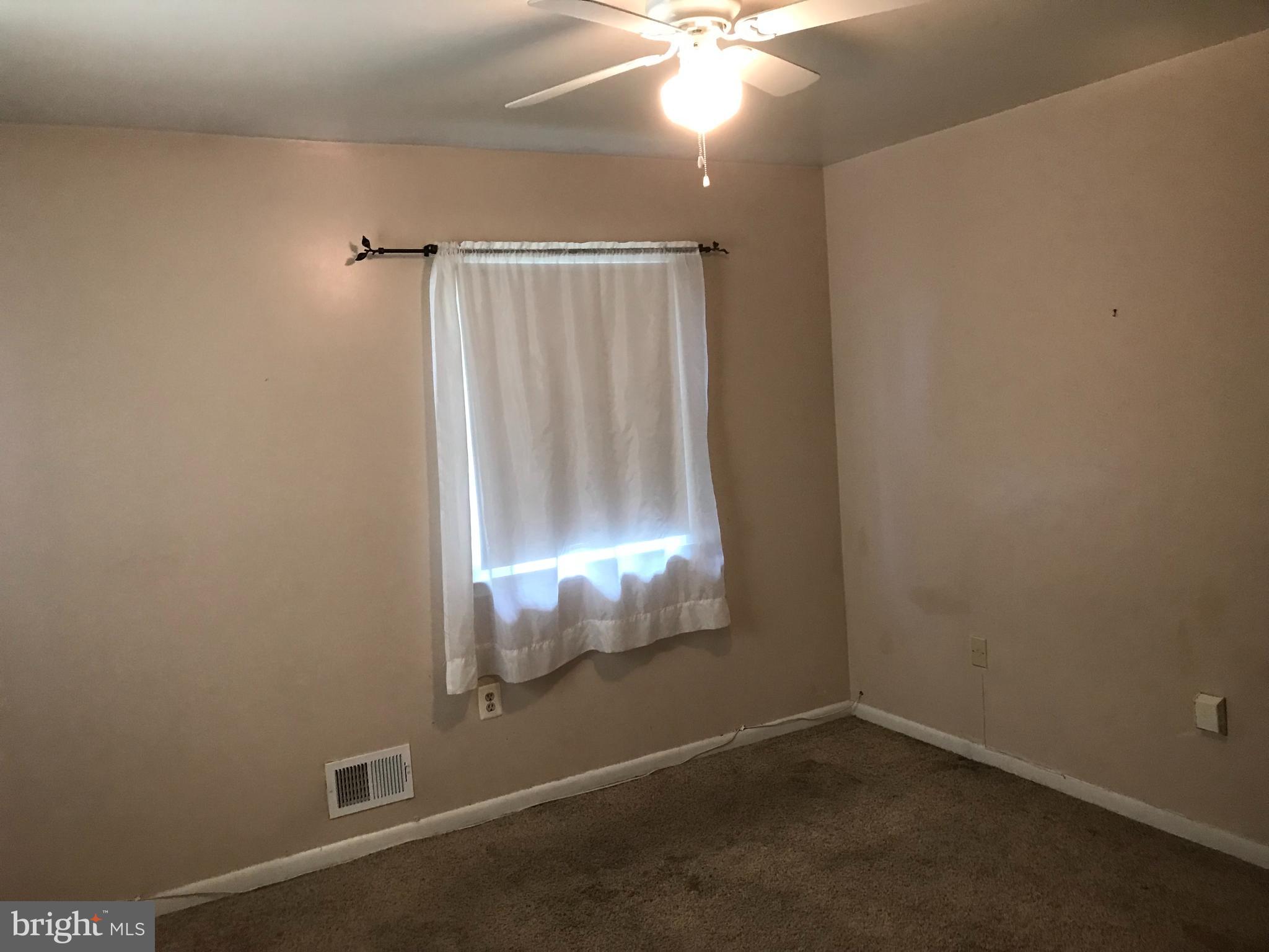 LYNNALAN ACRES - Residential