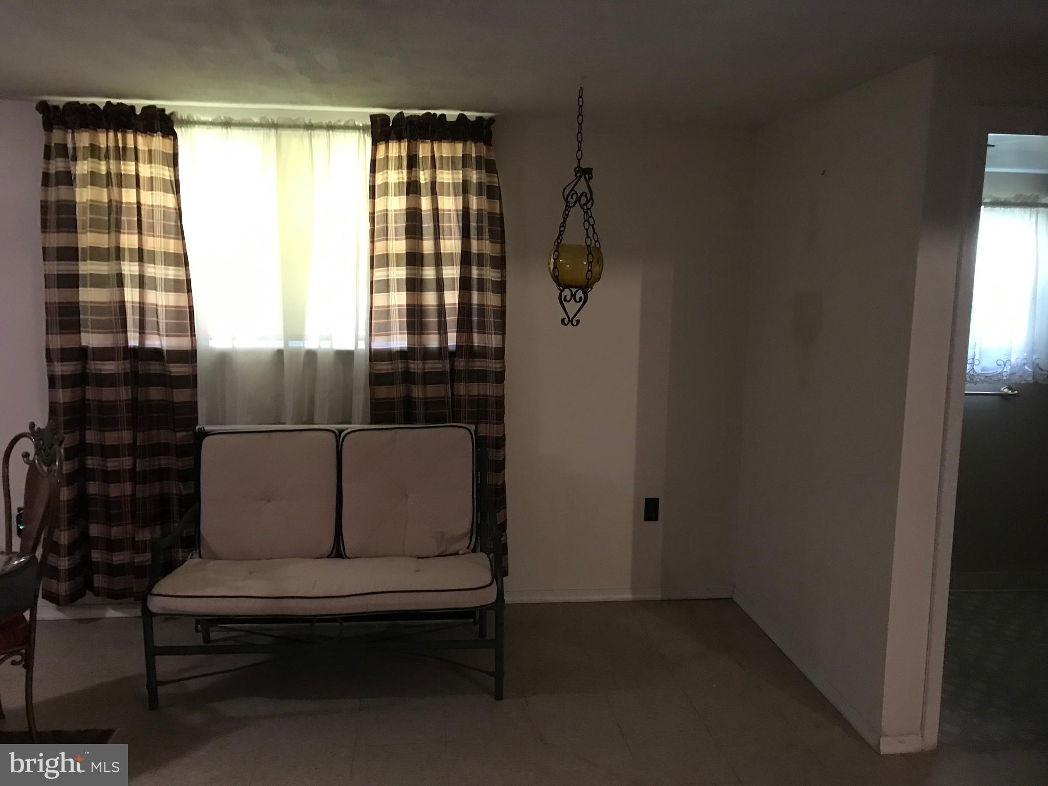 LYNNALAN ACRES - Residential