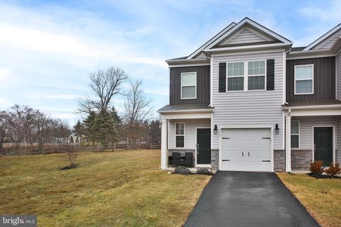 Townhouse For Sale - 854 Peaceful Lane<br/> PENNSBURG, PA 18073