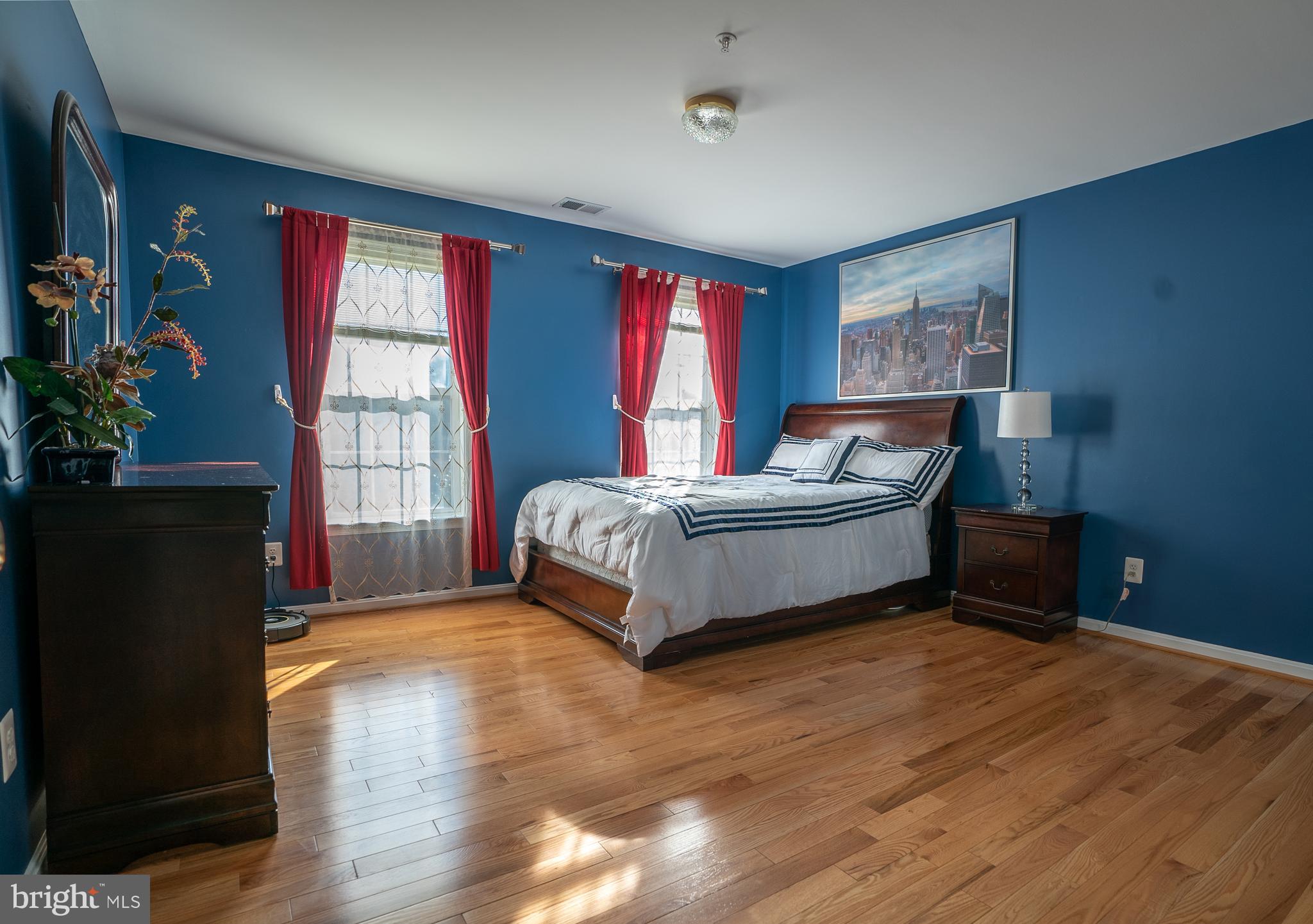 NORTHRIDGE - Residential