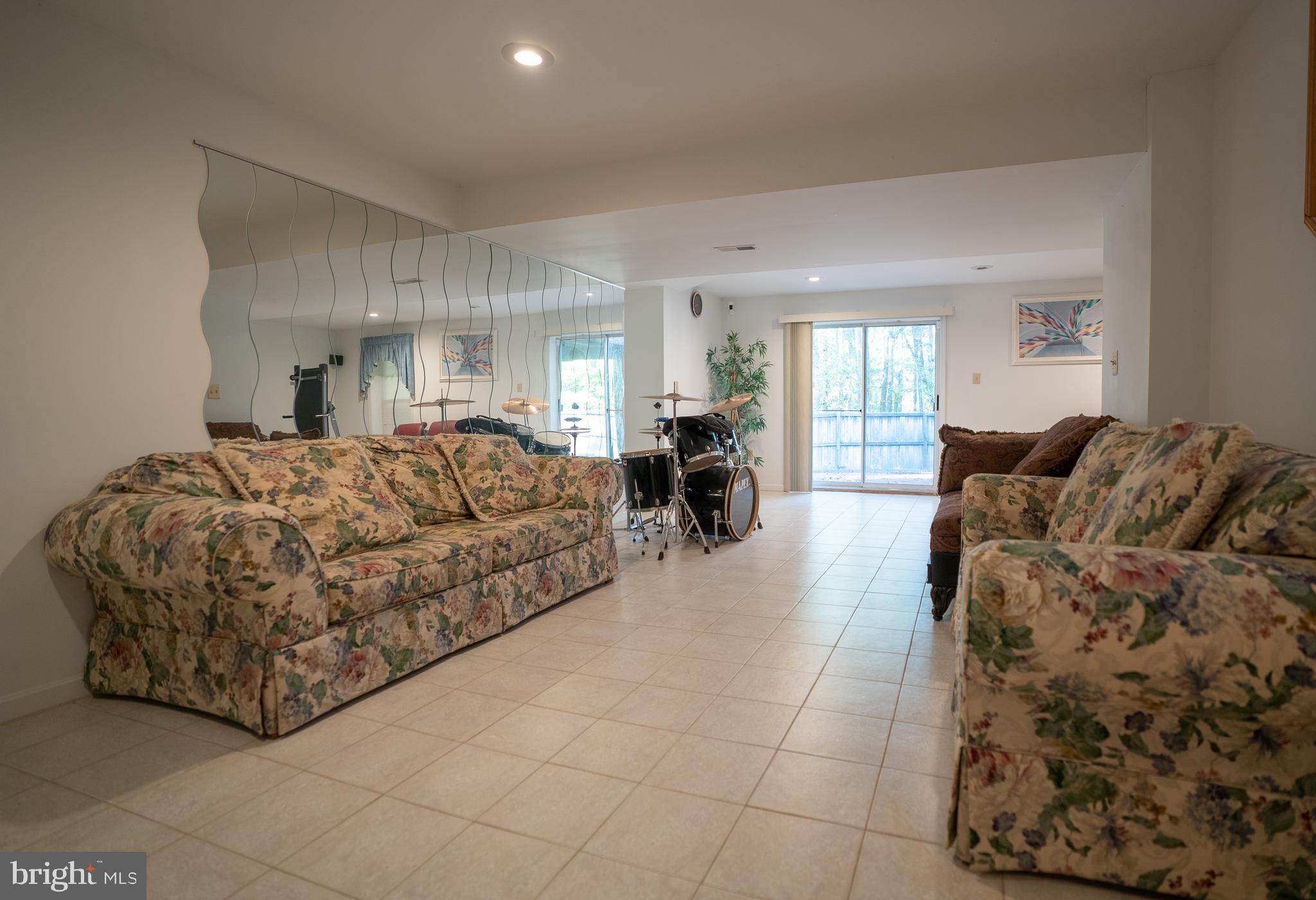 NORTHRIDGE - Residential