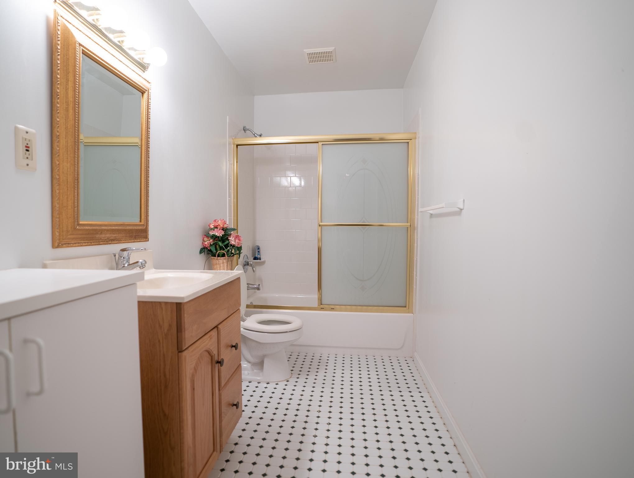 NORTHRIDGE - Residential