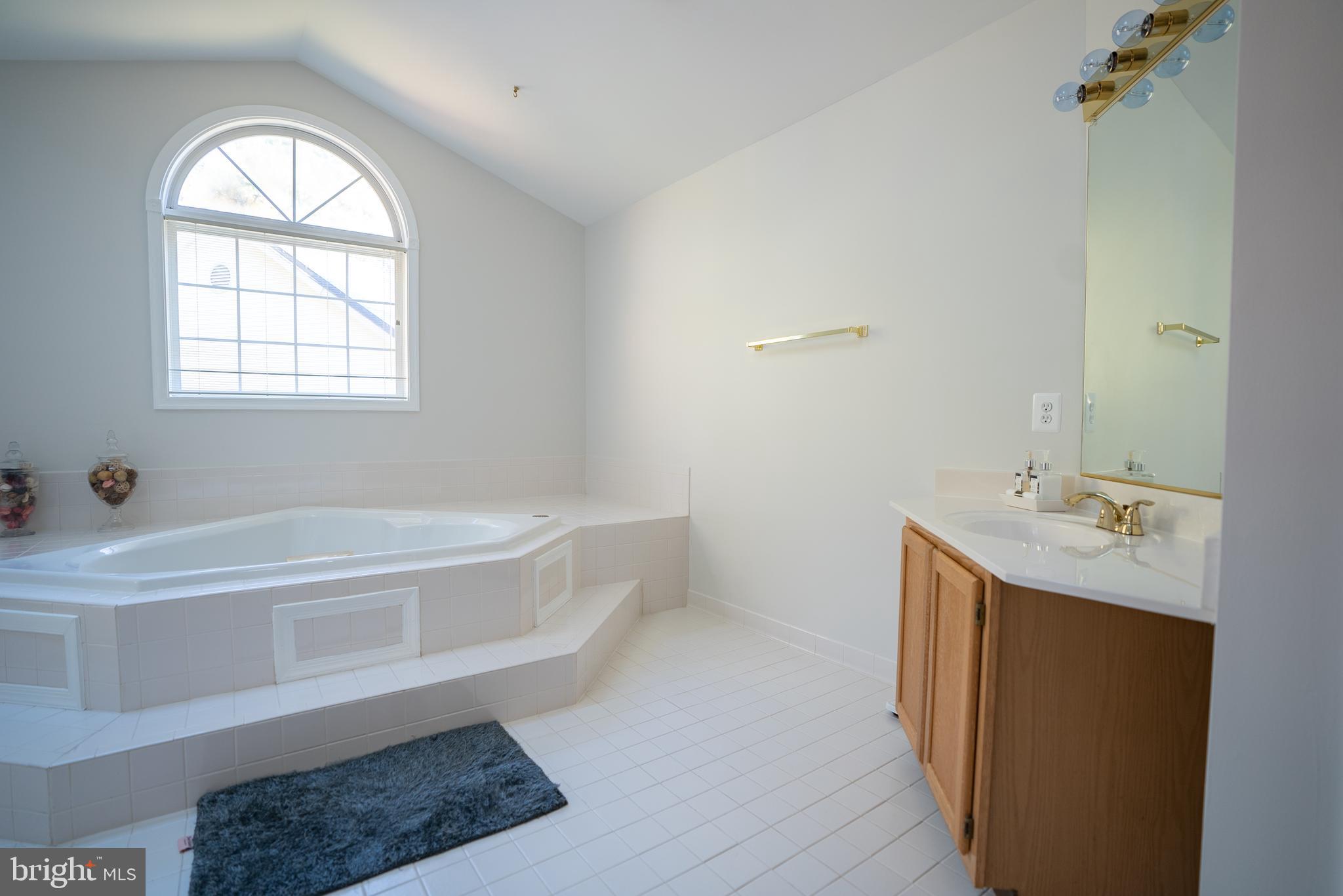 NORTHRIDGE - Residential