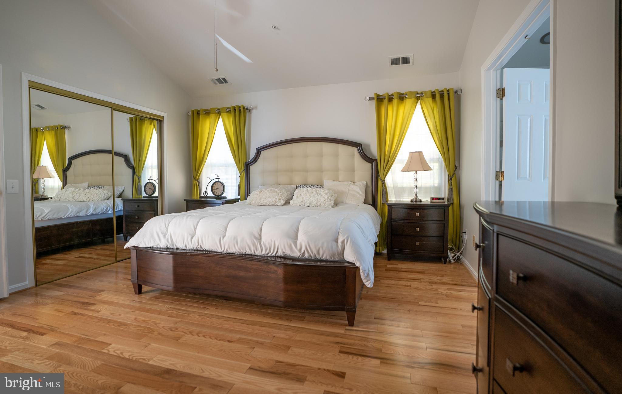 NORTHRIDGE - Residential