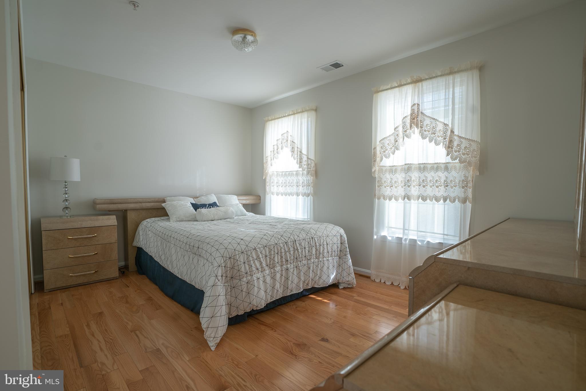 NORTHRIDGE - Residential