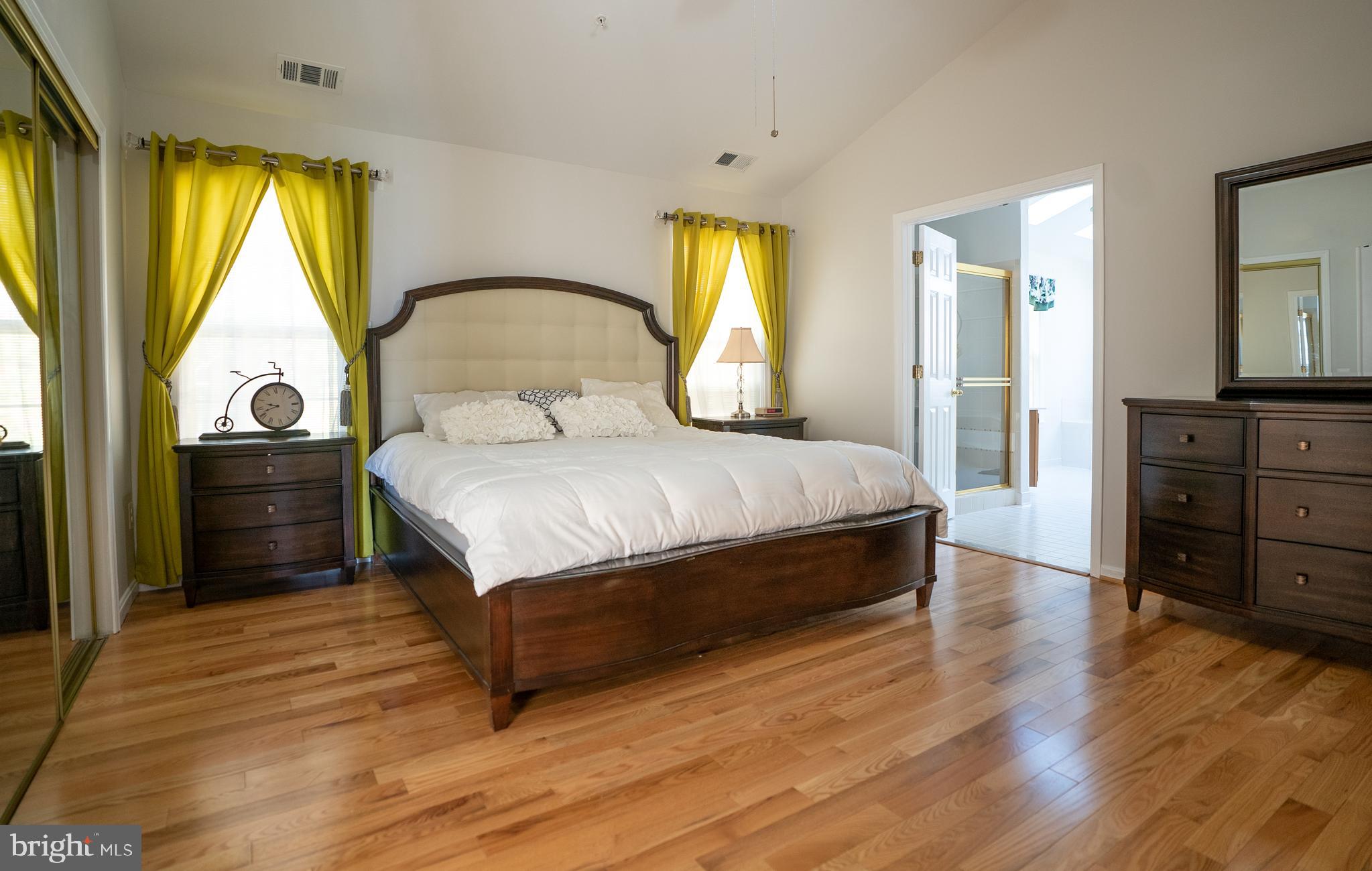 NORTHRIDGE - Residential