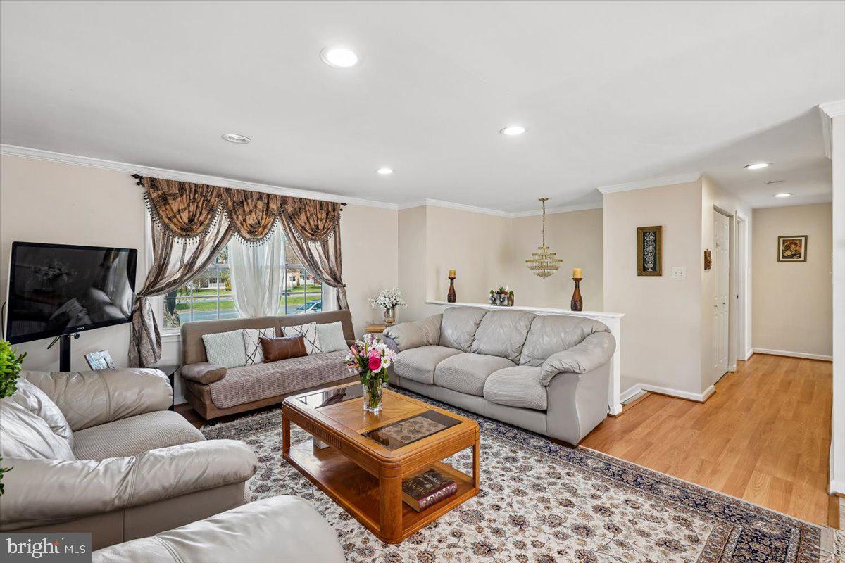 712 N STERLING BOULEVARD