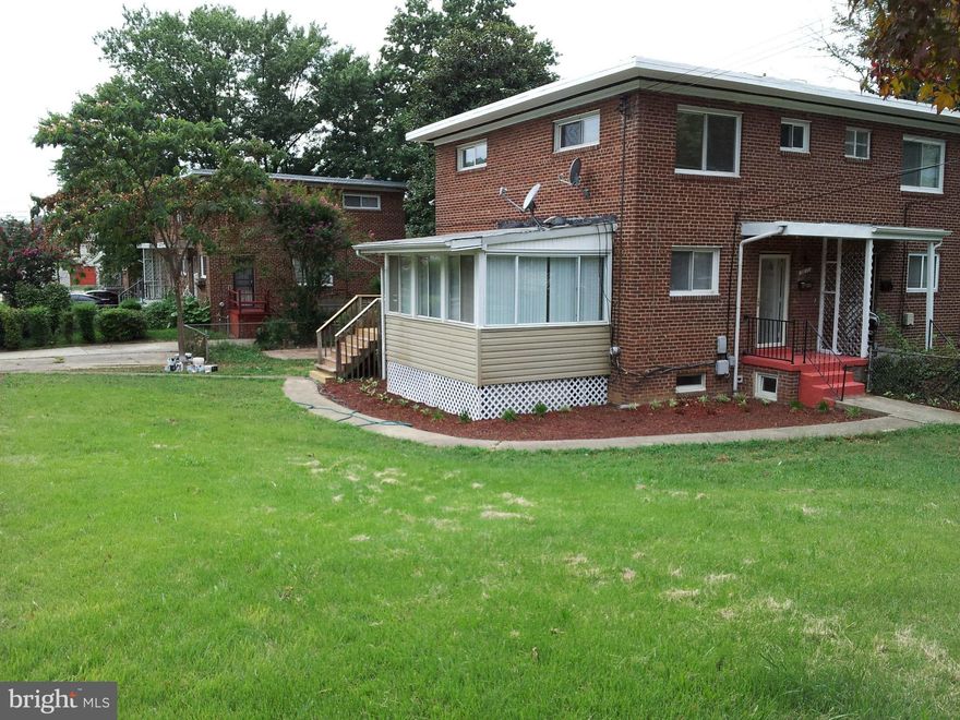 Back on the market. Gorgeous remodeled property with 3 levels in a corner lot. Ready to move in. New HVAC unit, New water Heater, new SS appliances, new paint, new carpet and more...  Plenty space for parking with a driveway. This is a must to see!!! Close to shopping center, to I-495 and more......