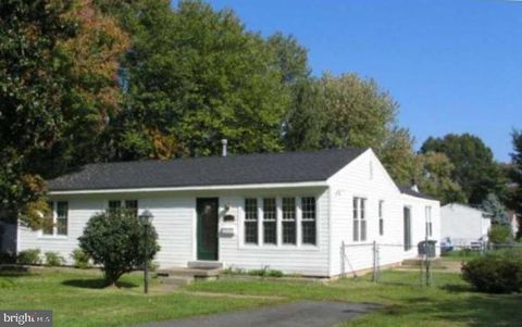 1909 HILLSIDE DRIVE FALLS CHURCH VA 22043