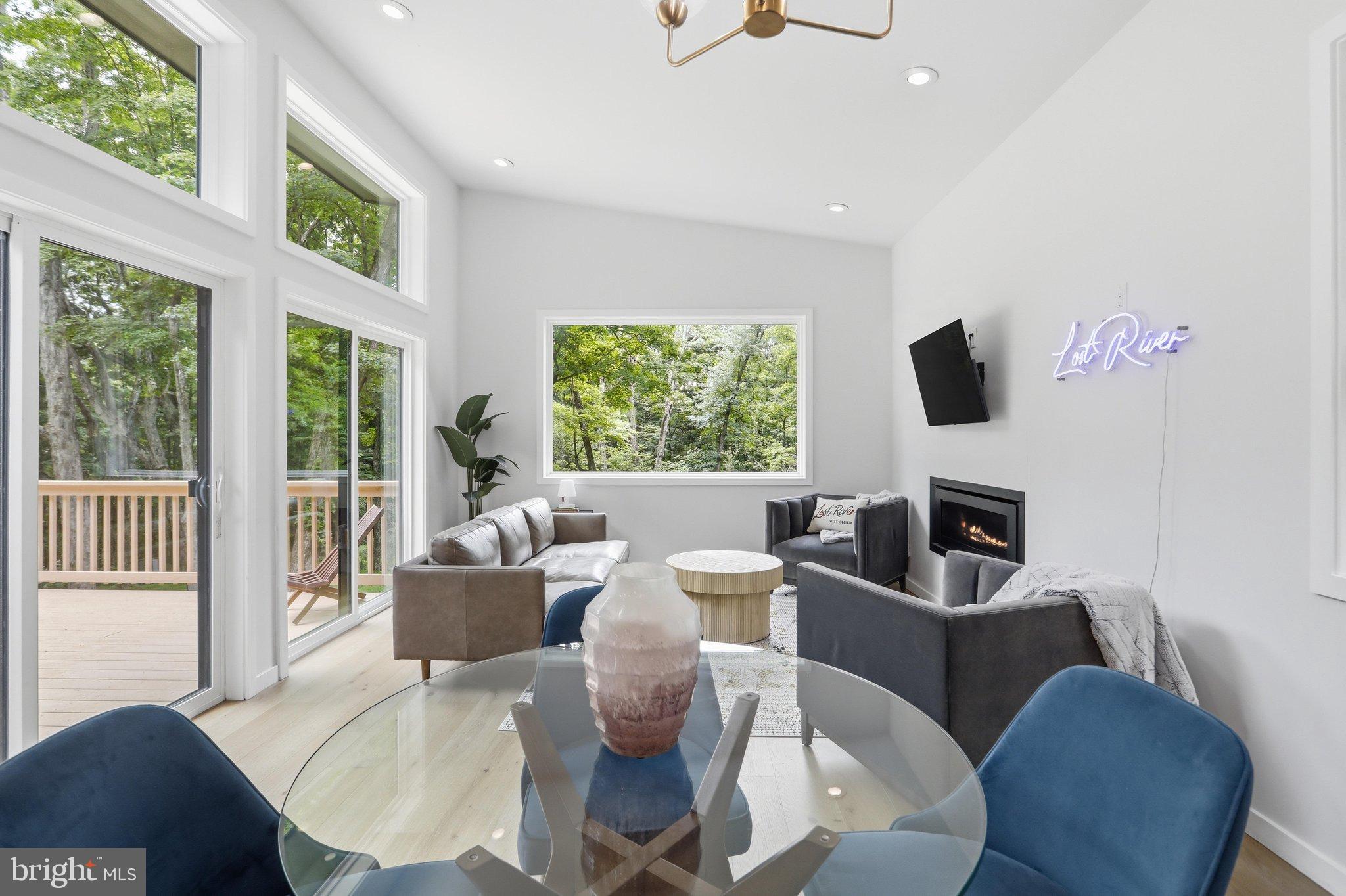1087 TIMBERLINE DRIVE