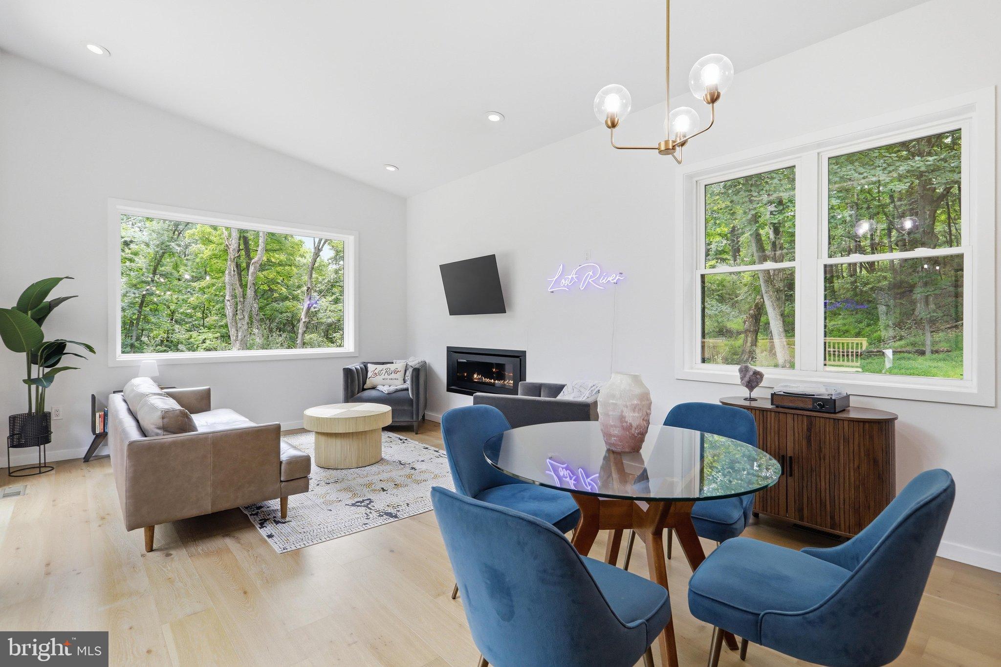 1087 TIMBERLINE DRIVE