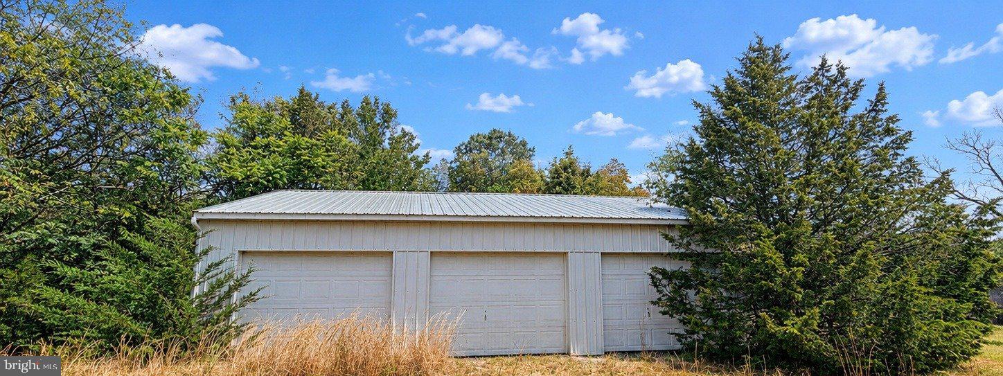 1372 ELM ROAD