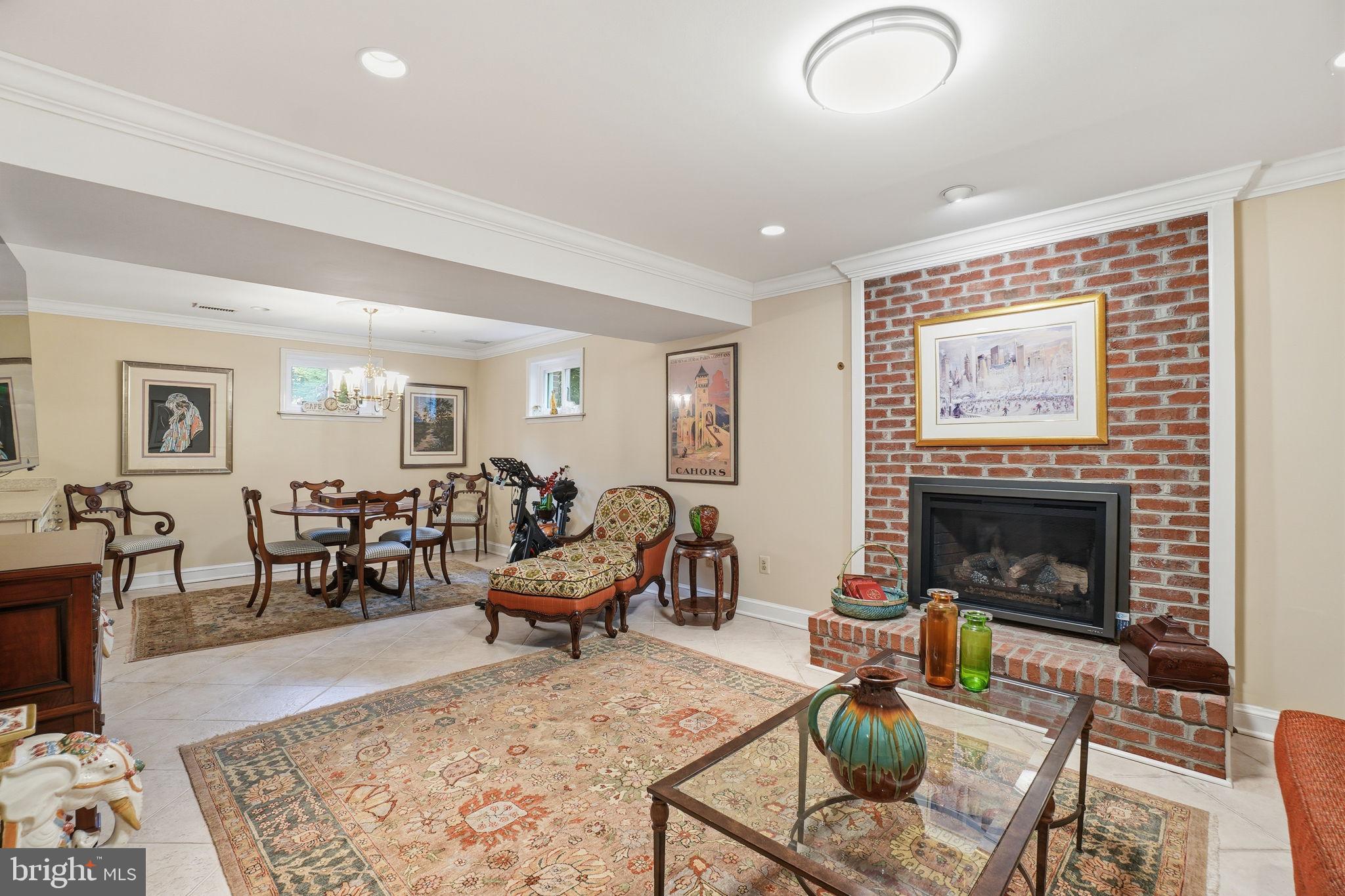 ARLINGTON RIDGE - Residential