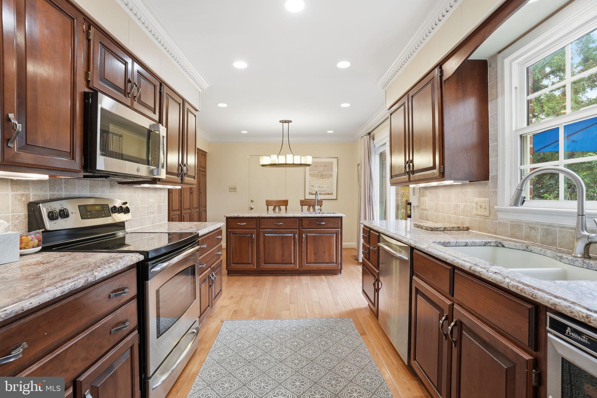 ARLINGTON RIDGE - Residential