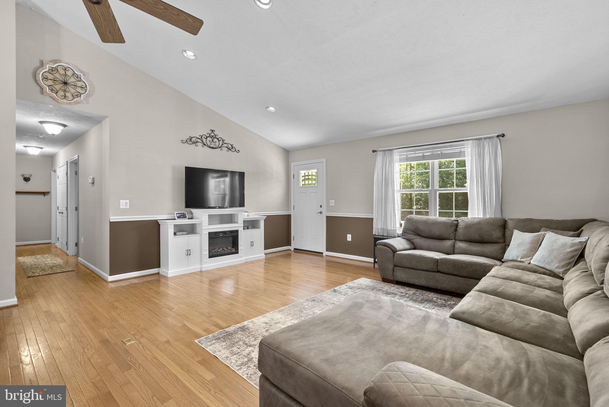 6975 ORCHARD VIEW LANE