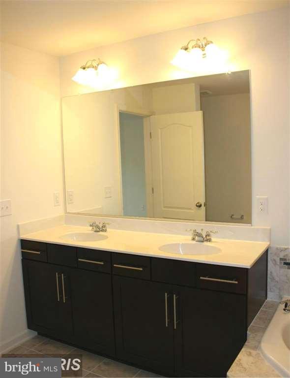 RESIDENCES AT CHERRY HILL - Residential Lease