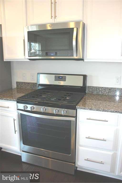 RESIDENCES AT CHERRY HILL - Residential Lease