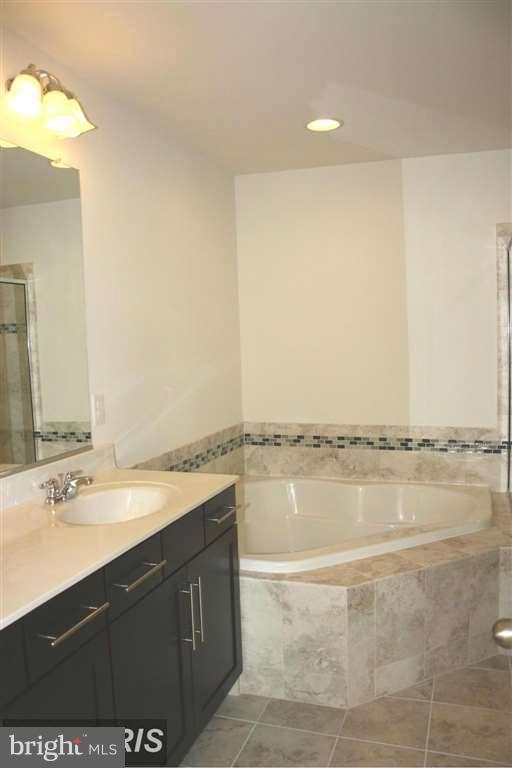 RESIDENCES AT CHERRY HILL - Residential Lease