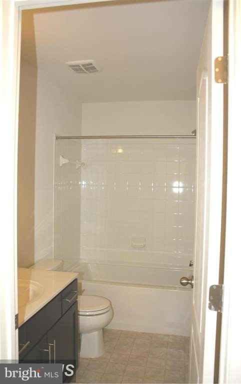 RESIDENCES AT CHERRY HILL - Residential Lease