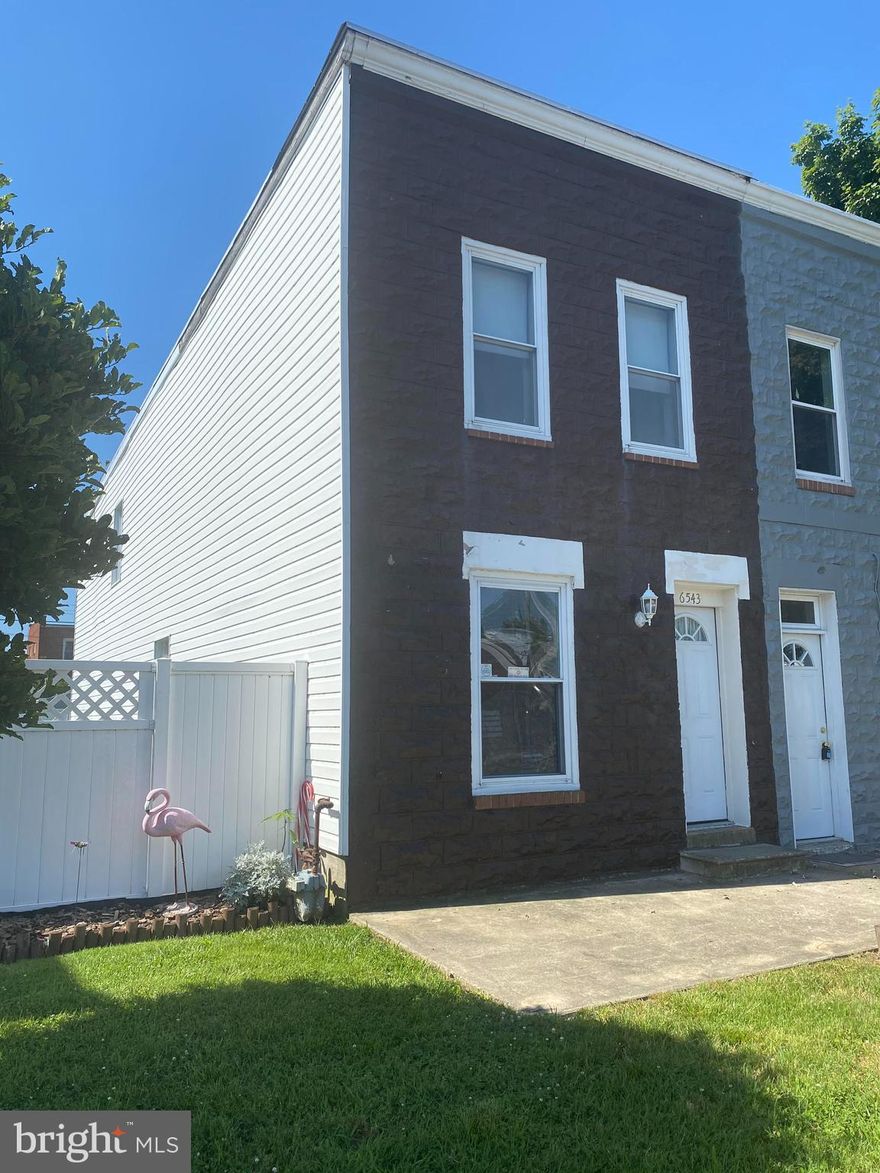 INVESTORS NEEDED! With the recent price drop, this would be the perfect home for an investor to hold and rent or flip! This is a great location in St. Helena just over the county city line. Walking distance to food and shopping! There is a small leak in the roof causing some damage to back wall and kitchen cabinet. Cash, private or 203k financing only.