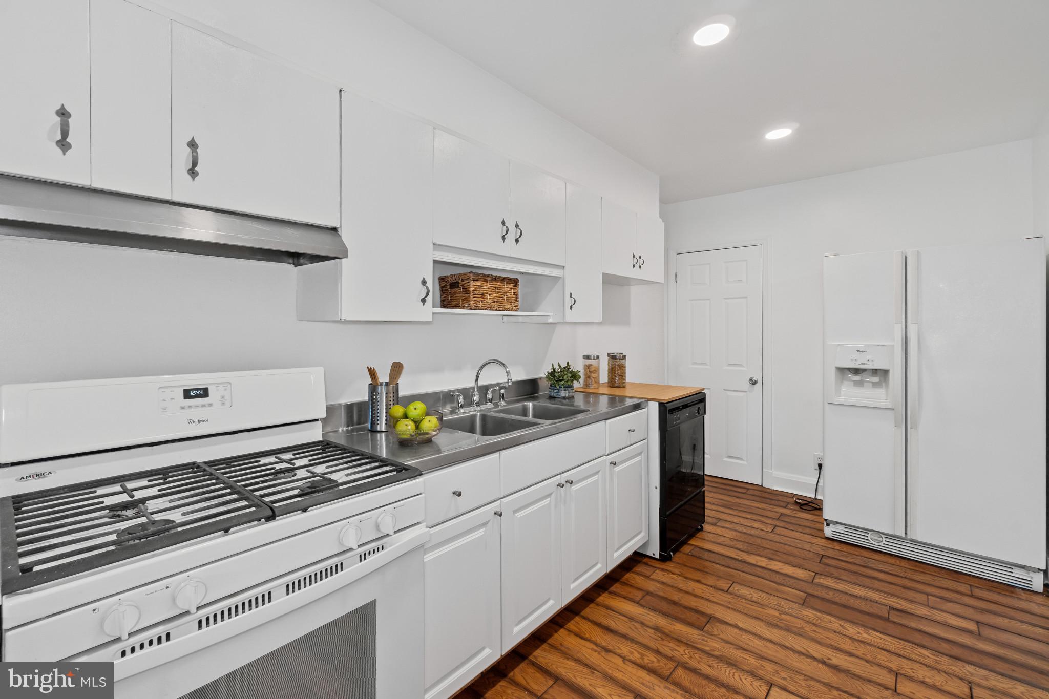 ACADEMY HEIGHTS - Residential