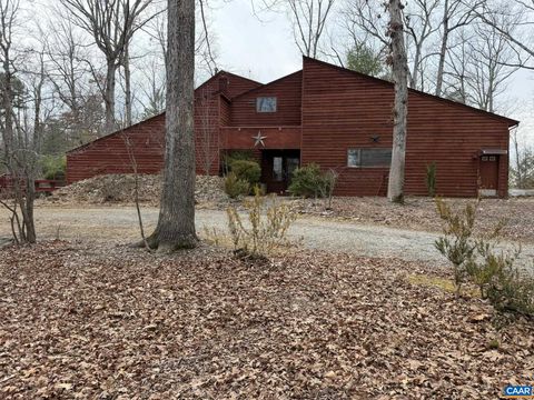 Homes For Sale - 670 Baber Ln Cir<br/> Buckingham County, SCOTTSVILLE, VA 24590