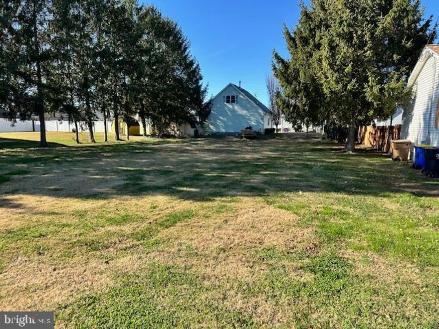 Investor Alert! Nice building lot with sewer and water lines. HIghest and Best use for this lot is multi-family construction. Lot in established neighbor of Milford.  This is a great opportunity for i vestment purposes.