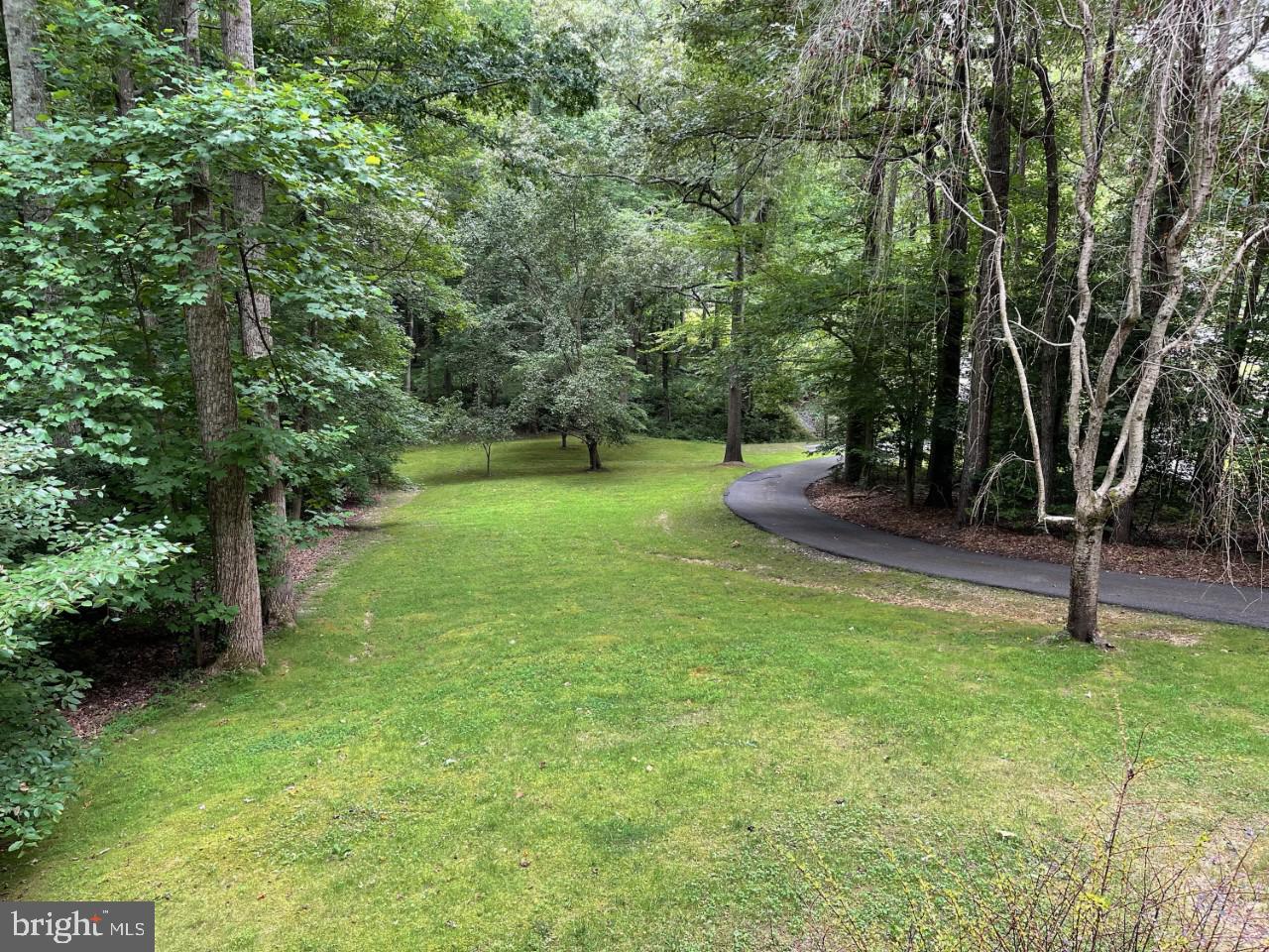 COUNTRY LAKES - Residential