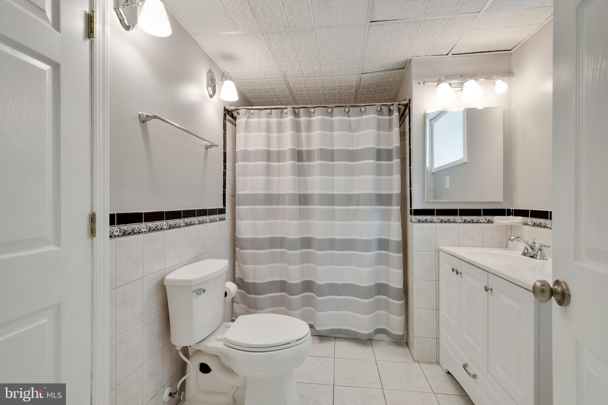 COUNTRY LAKES - Residential