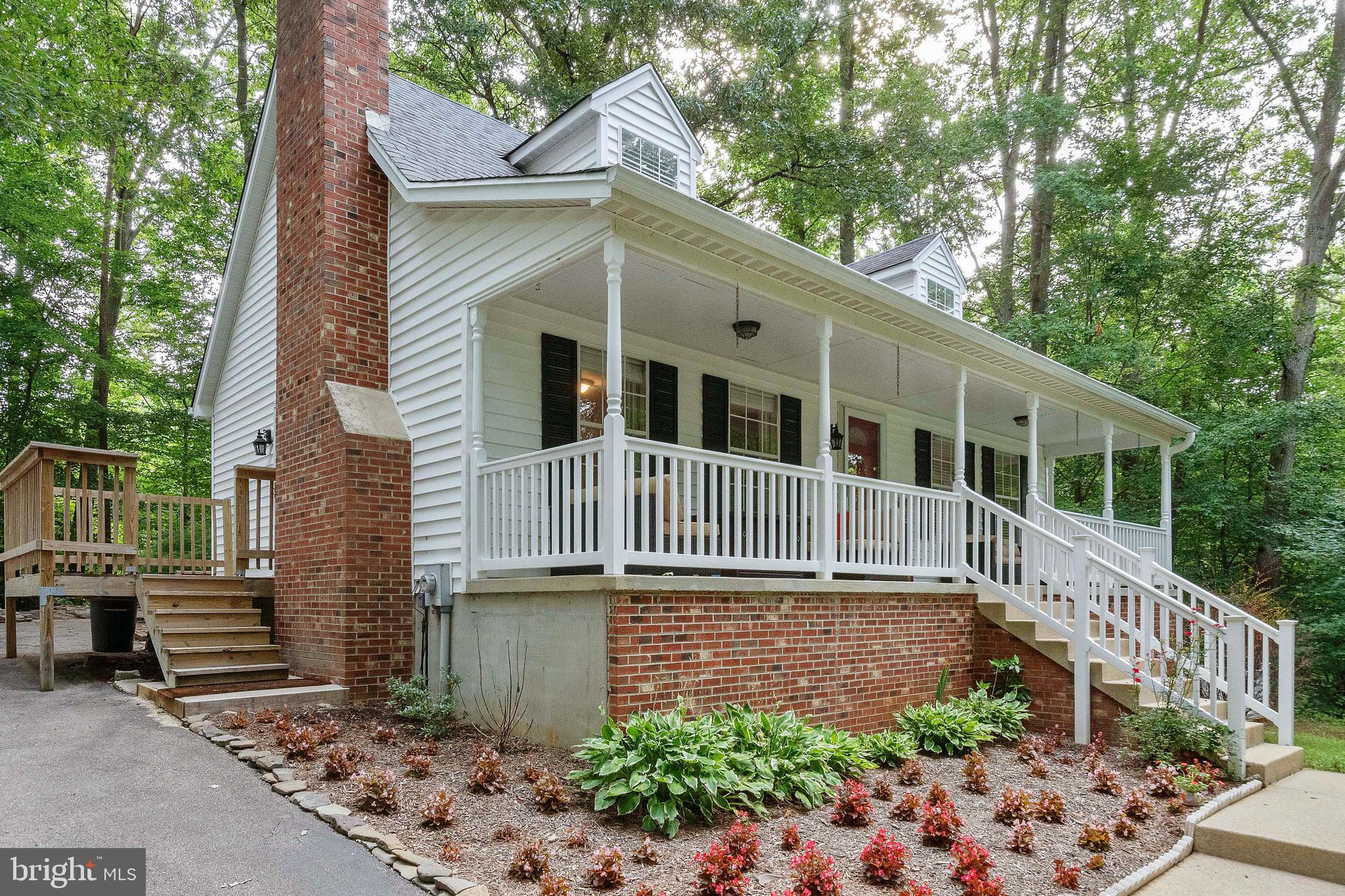 COUNTRY LAKES - Residential