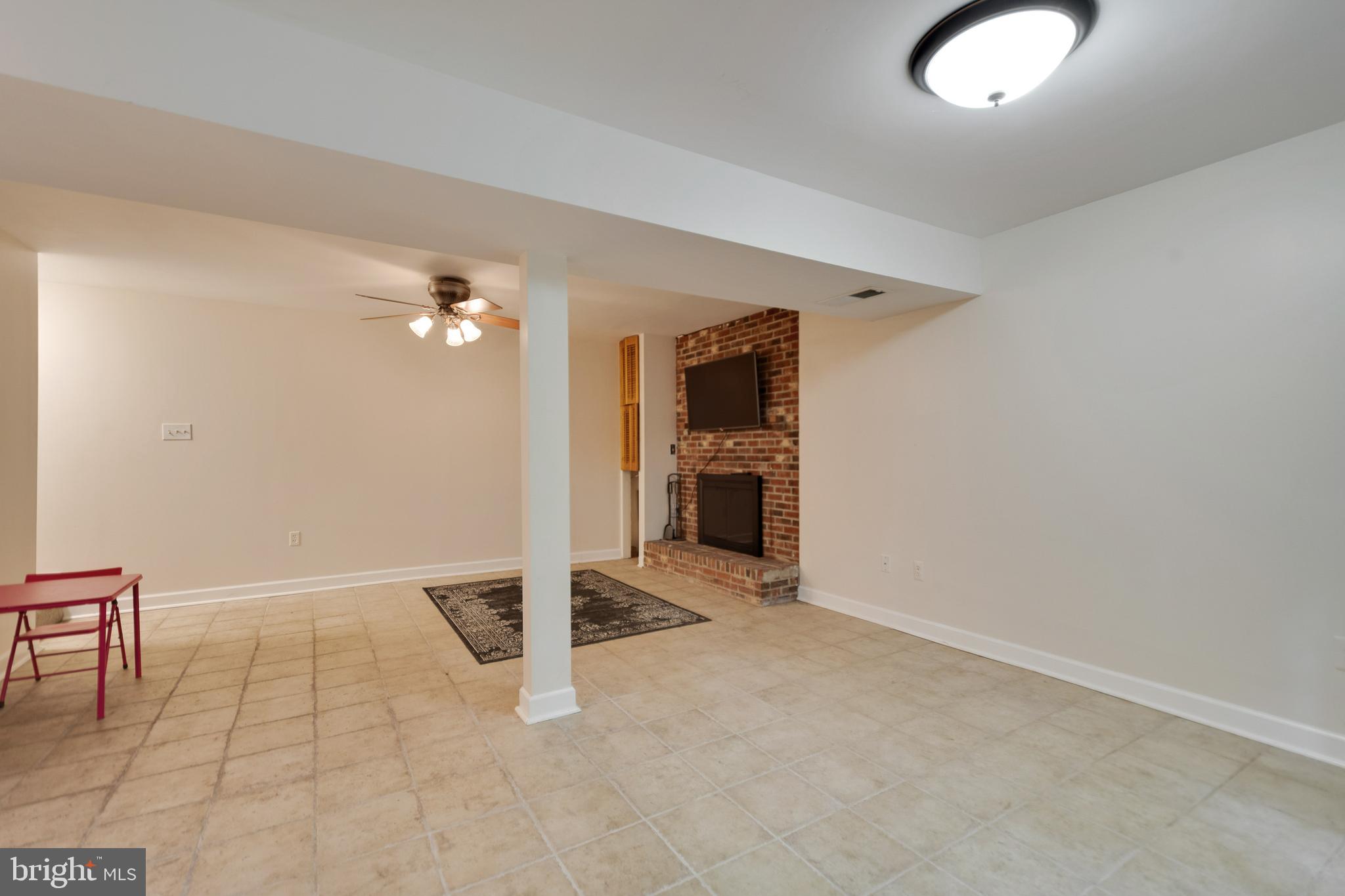 COUNTRY LAKES - Residential