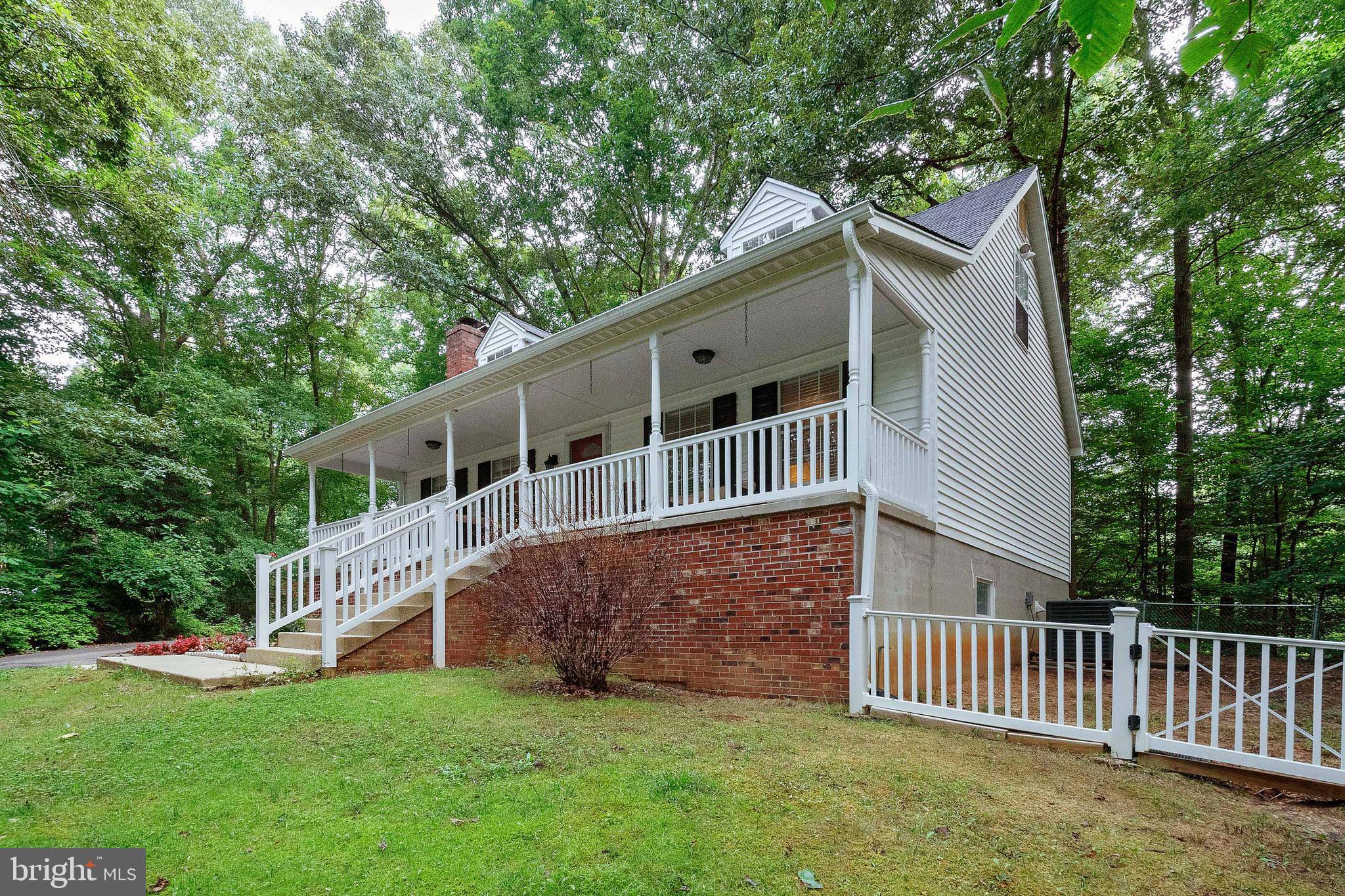 COUNTRY LAKES - Residential