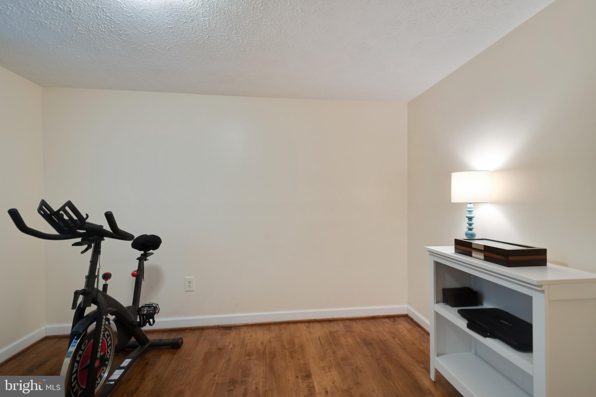 COUNTRY LAKES - Residential