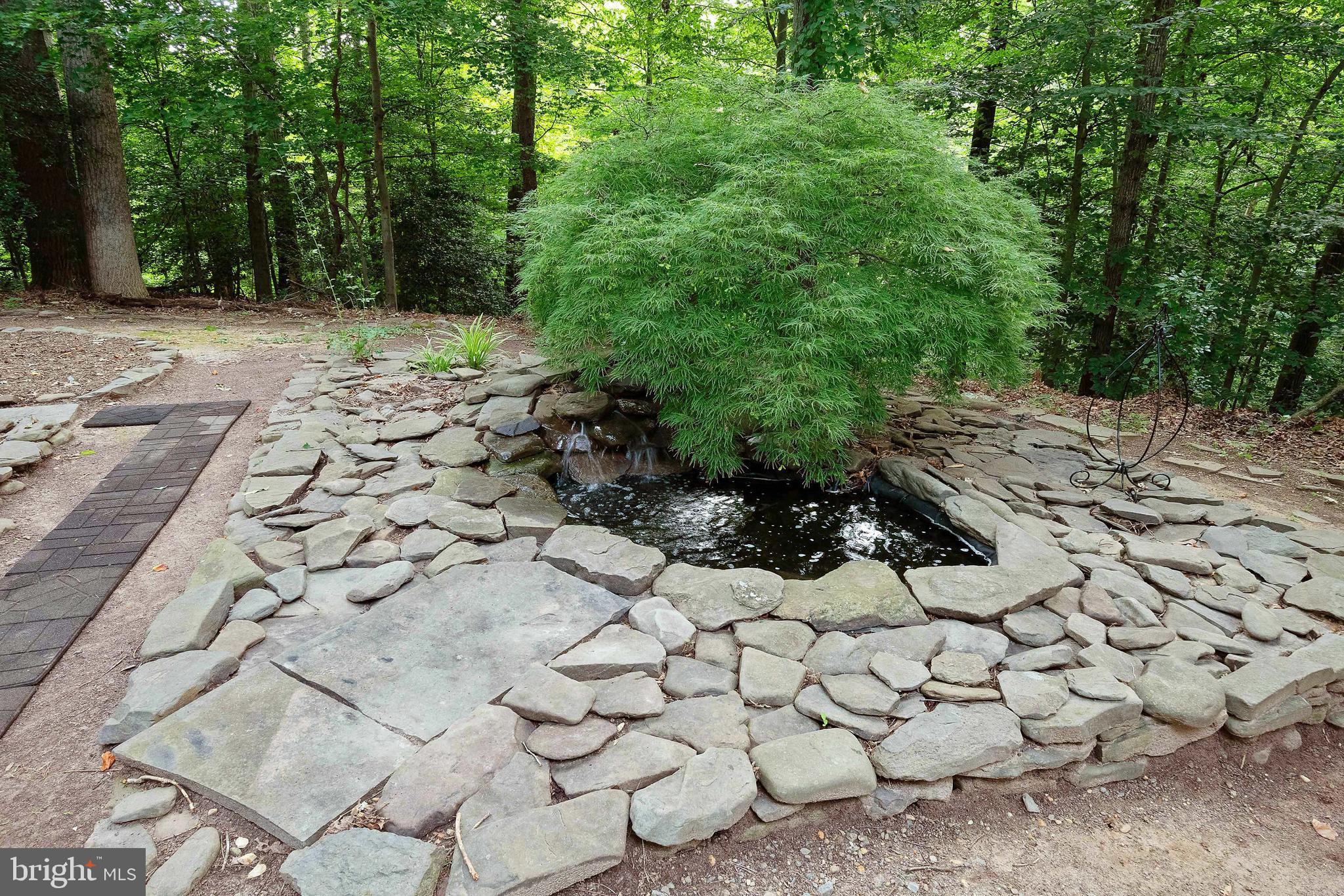 COUNTRY LAKES - Residential