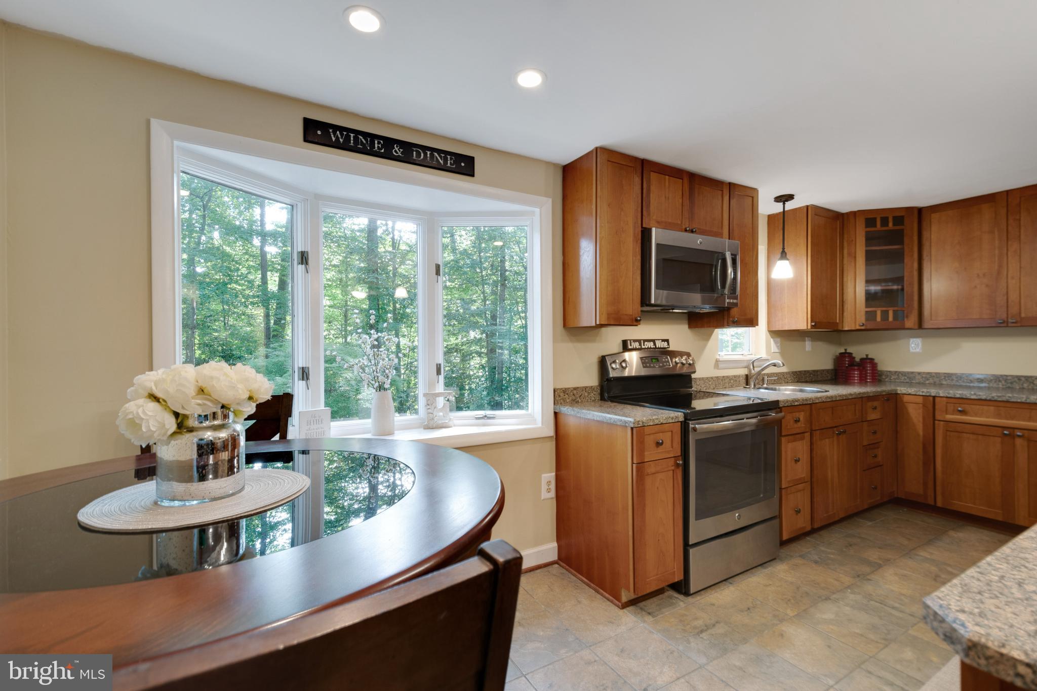 COUNTRY LAKES - Residential