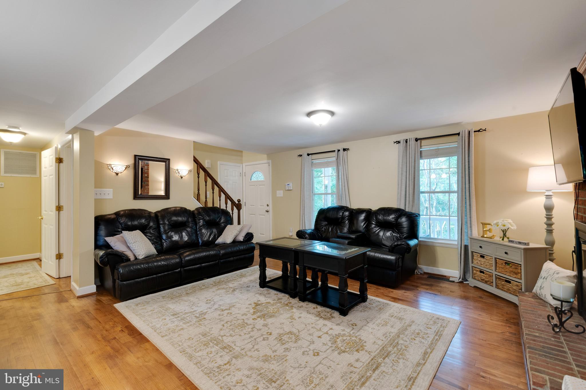 COUNTRY LAKES - Residential