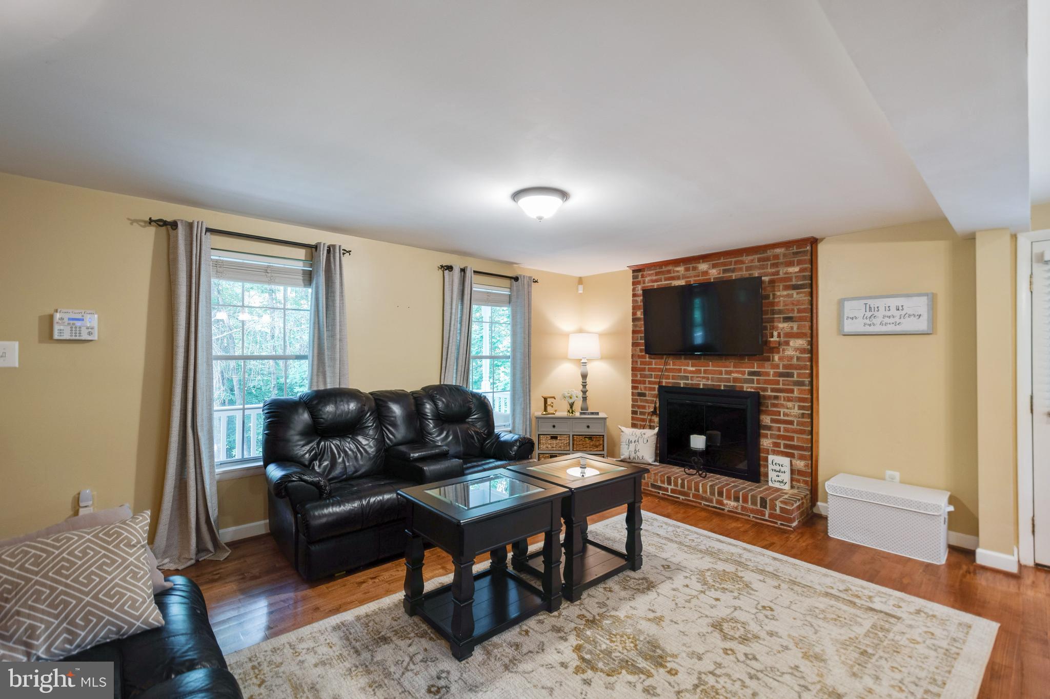 COUNTRY LAKES - Residential