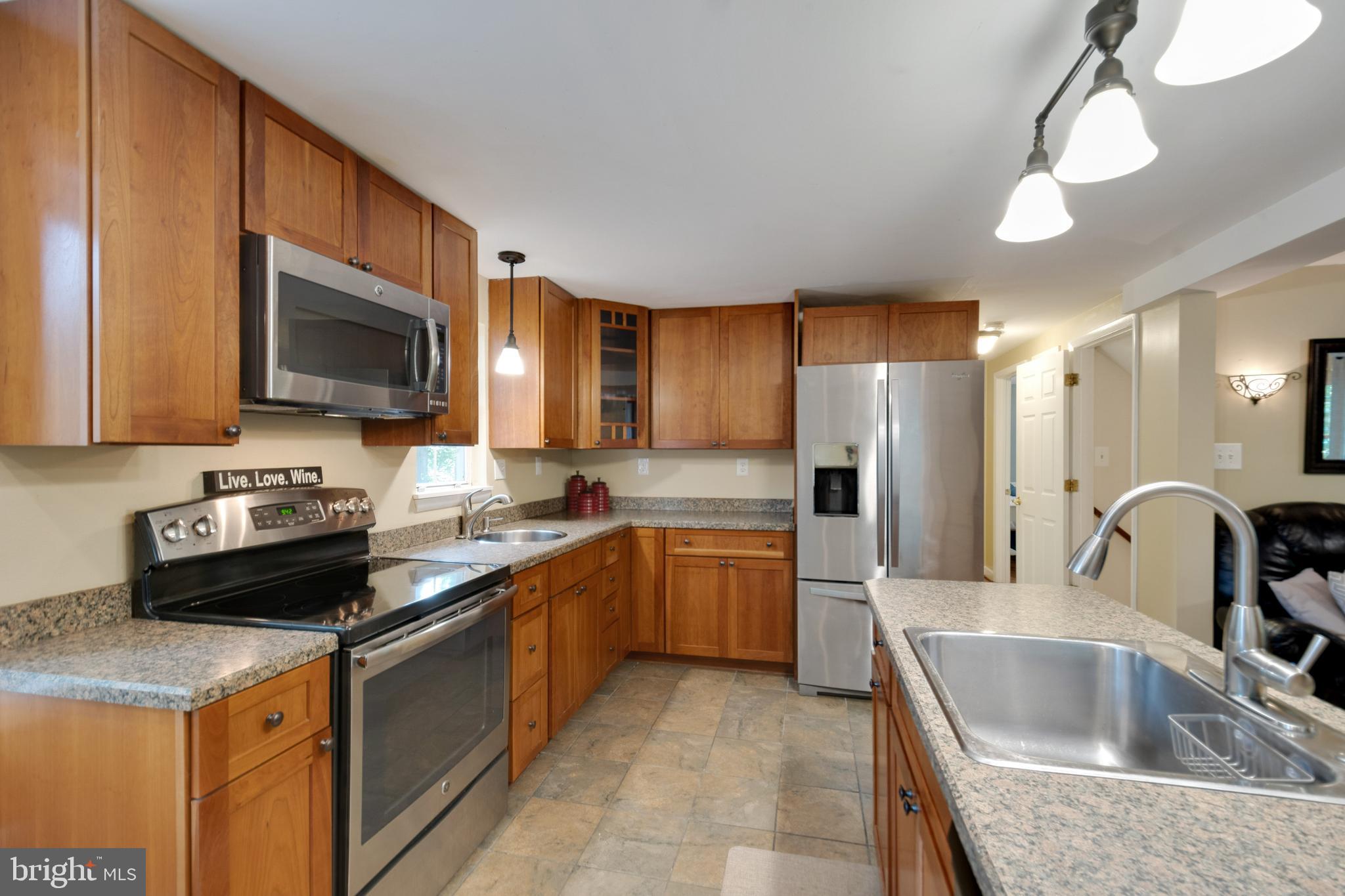 COUNTRY LAKES - Residential