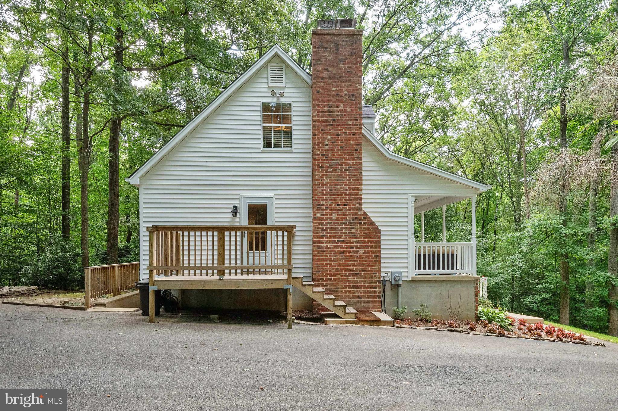 COUNTRY LAKES - Residential