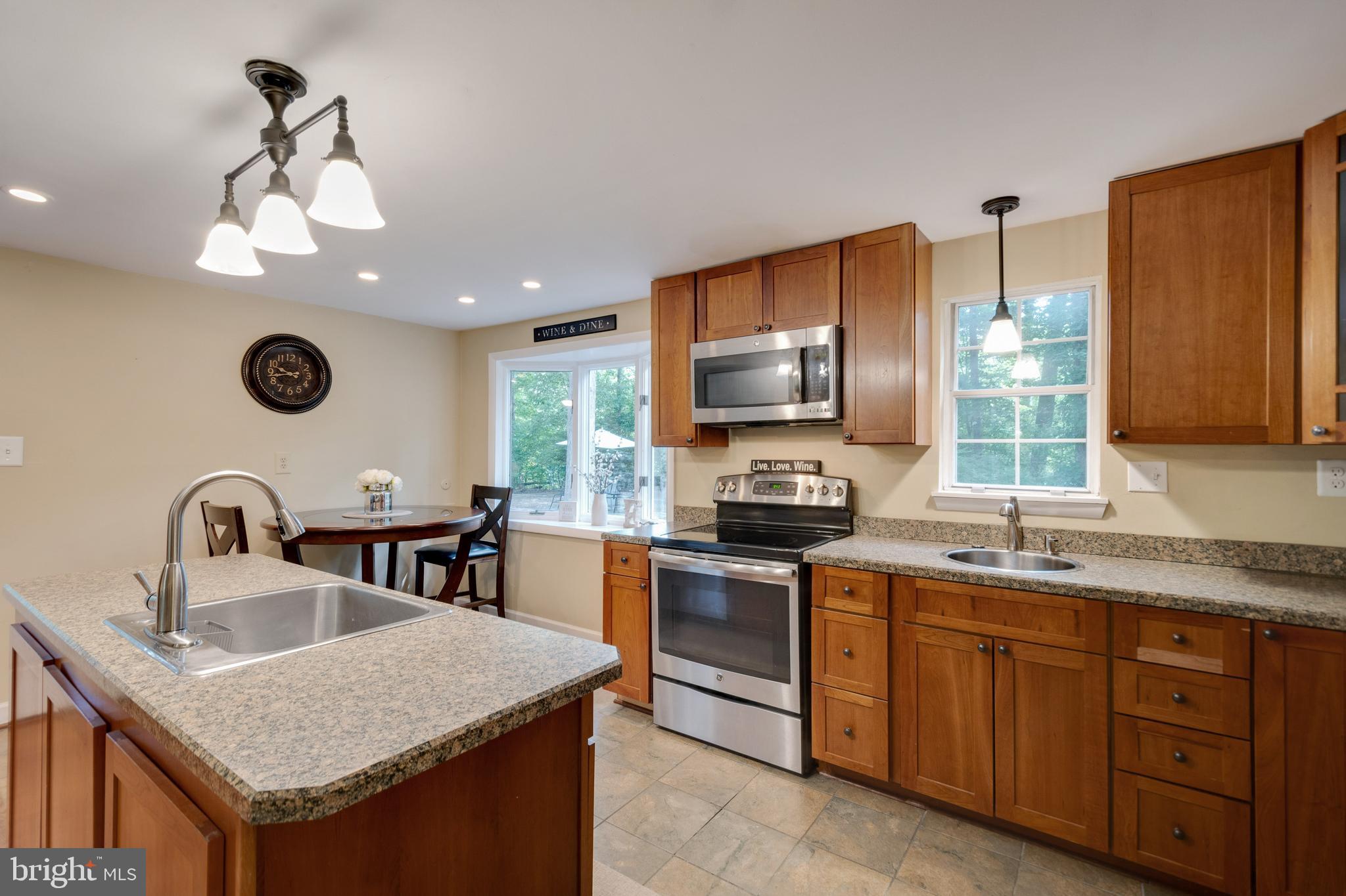 COUNTRY LAKES - Residential