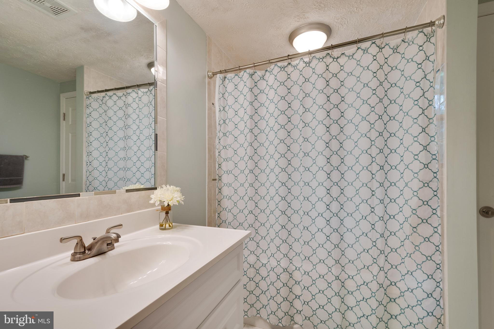 COUNTRY LAKES - Residential