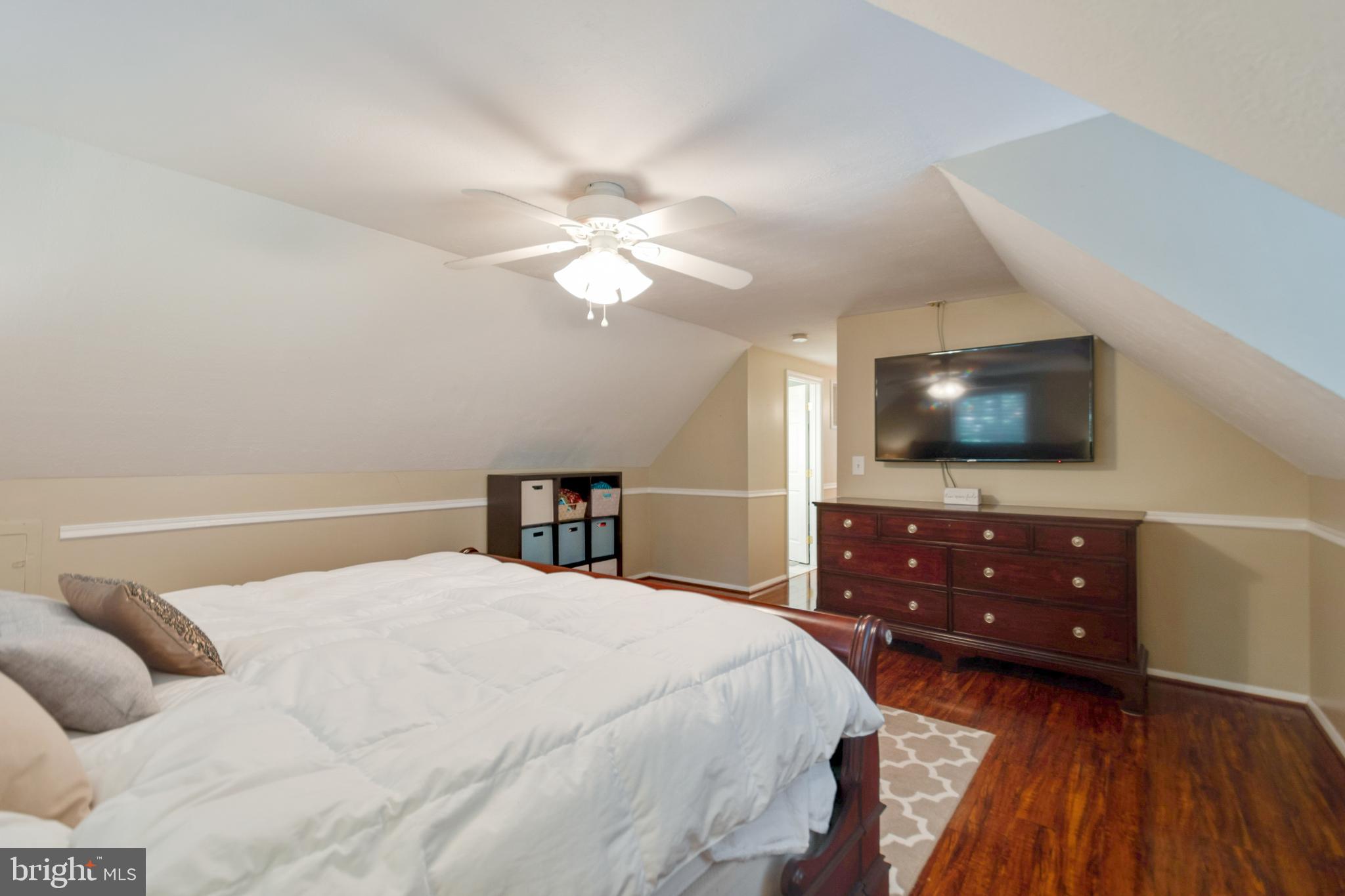 COUNTRY LAKES - Residential