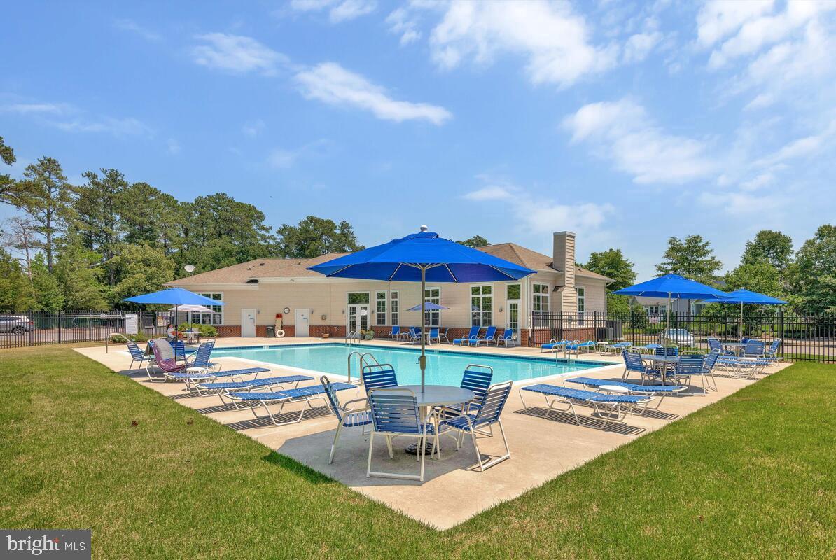 OYSTER BAY CONDOMINIUMS - Residential