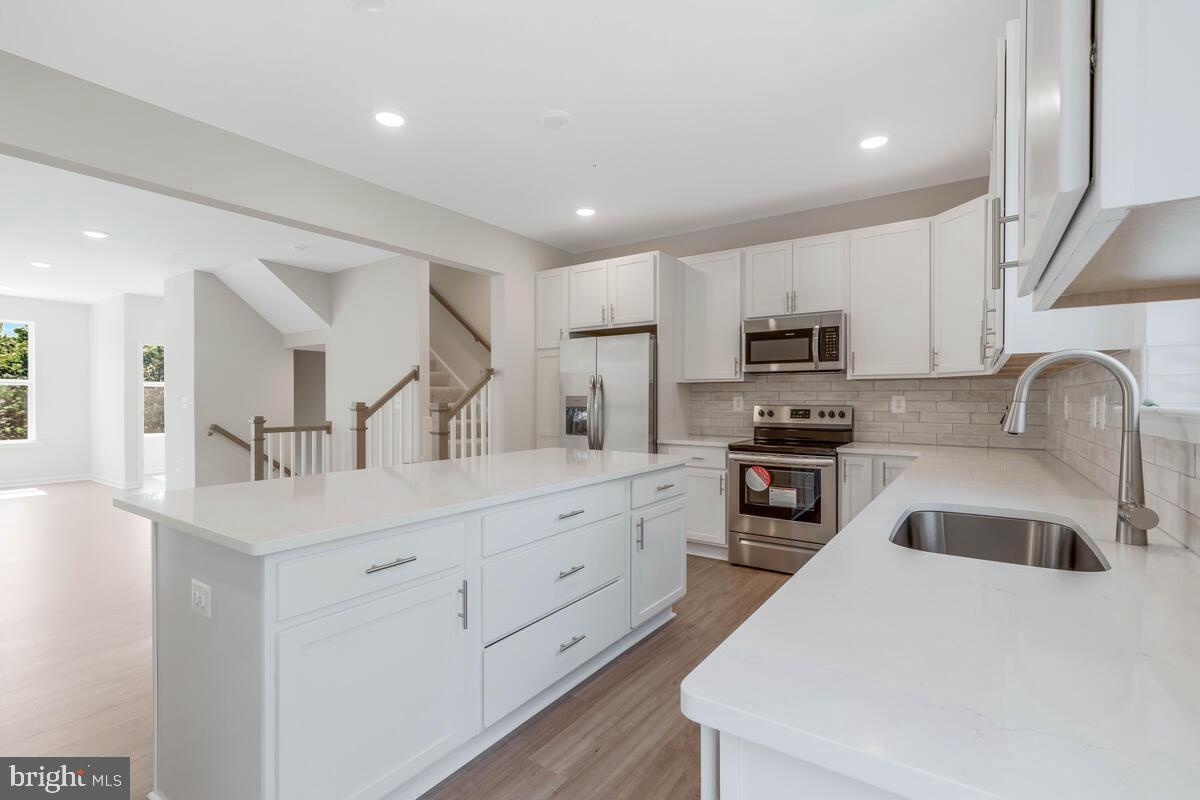 OYSTER BAY CONDOMINIUMS - Residential