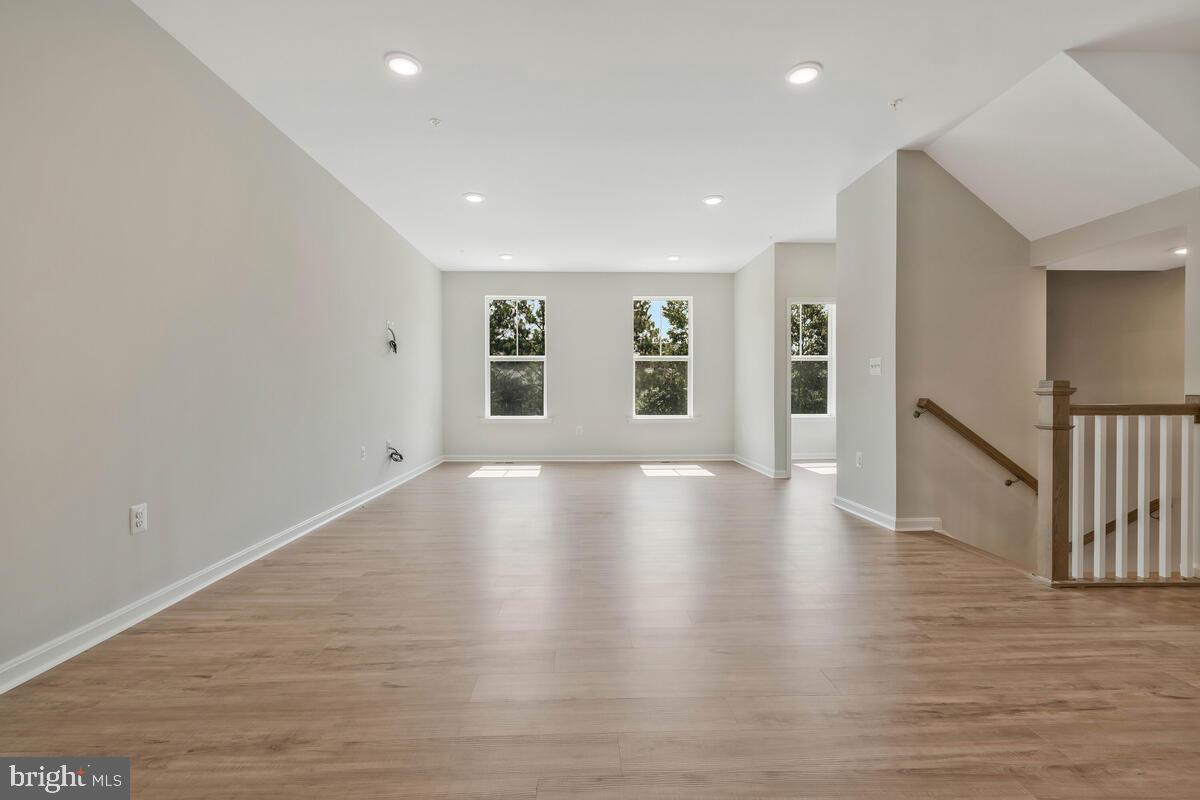 OYSTER BAY CONDOMINIUMS - Residential