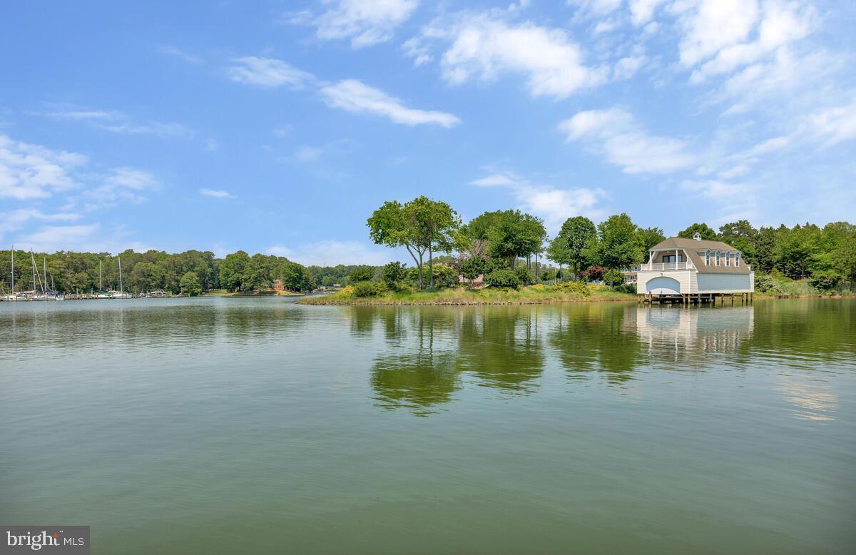 OYSTER BAY CONDOMINIUMS - Residential