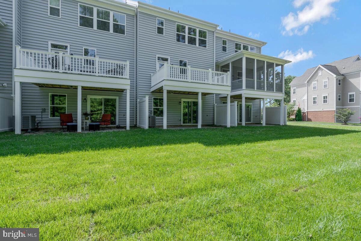 OYSTER BAY CONDOMINIUMS - Residential