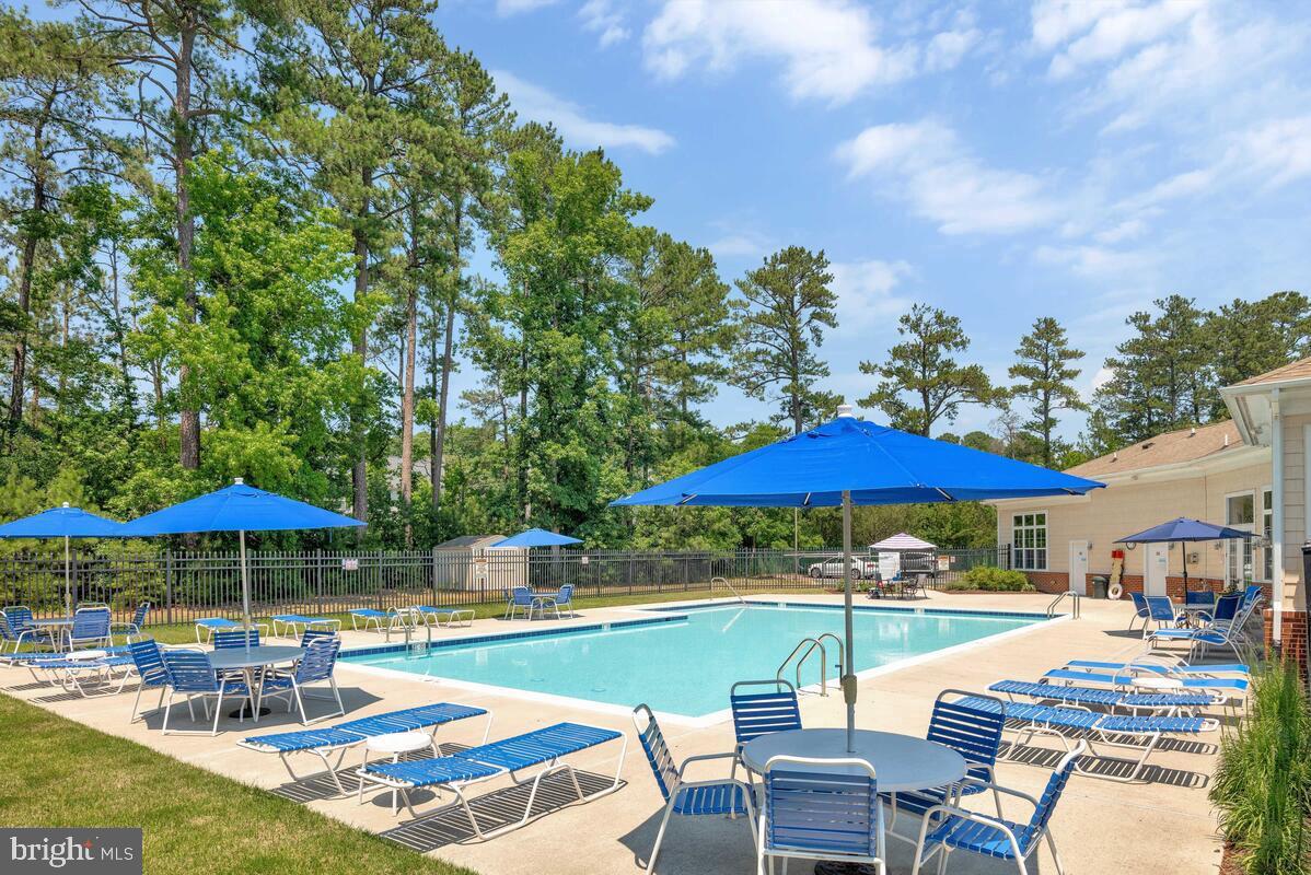 OYSTER BAY CONDOMINIUMS - Residential