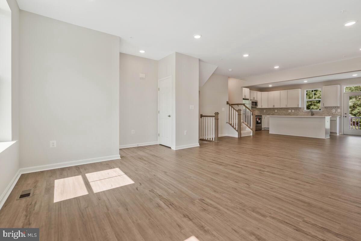 OYSTER BAY CONDOMINIUMS - Residential