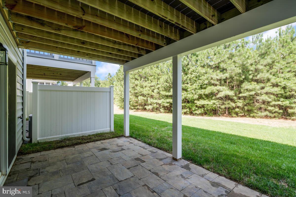 OYSTER BAY CONDOMINIUMS - Residential